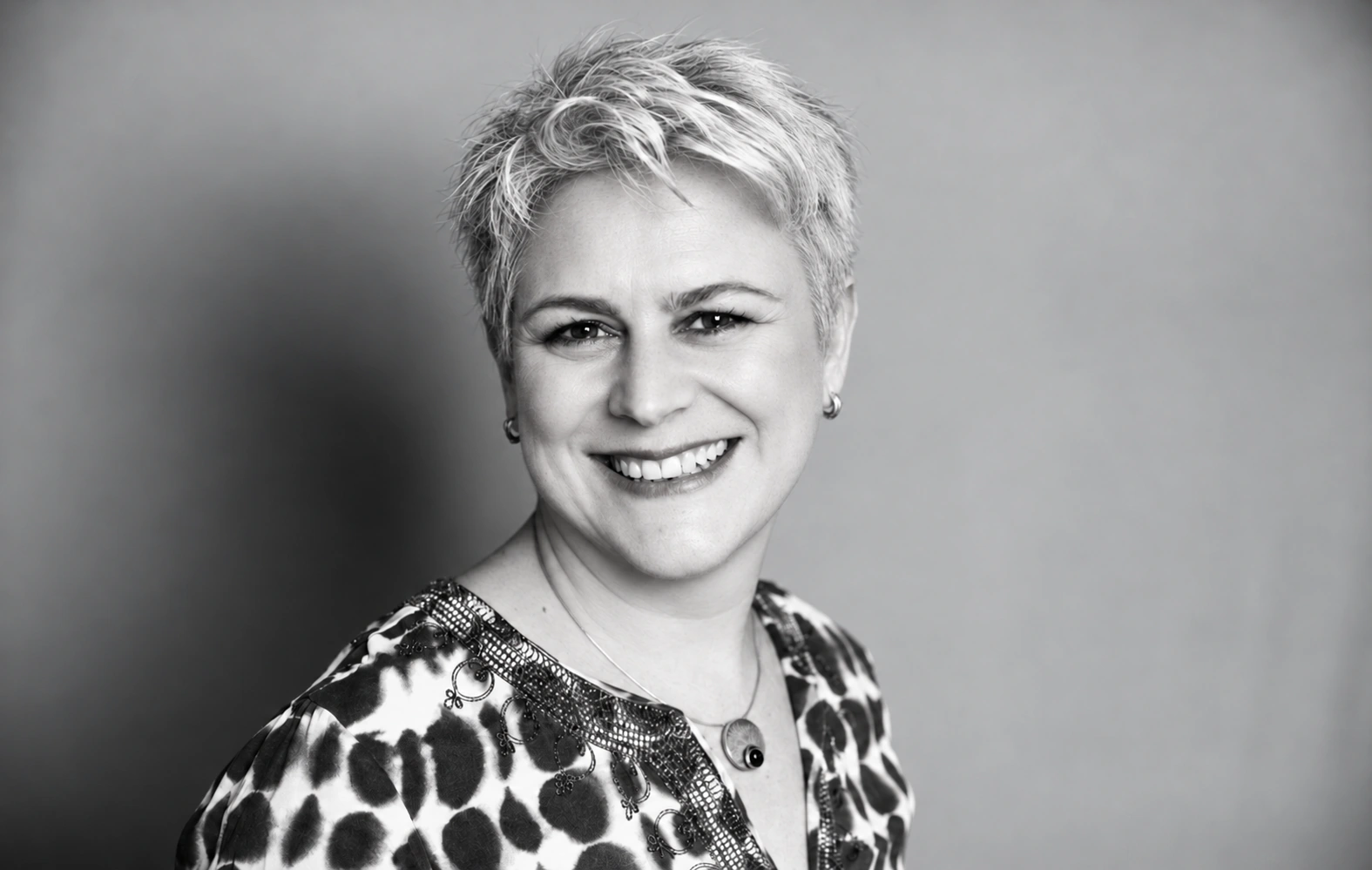 Stefanie Aufleger – natürlich KI-aktualisiertes Porträt